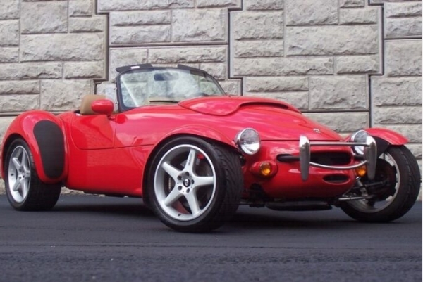 Panoz AIV Roadster Review. Why the steering of this roadster is unbelievable?